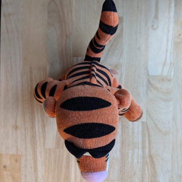 Fisher Price Love To Hug Talking Tigger from Winnie the Pooh & Friends - Picture 6 of 12